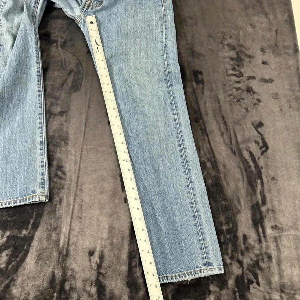 Levi's 501 Original Fit Jeans Mens 33x32 Light Wash Blue Button Fly Straight Leg